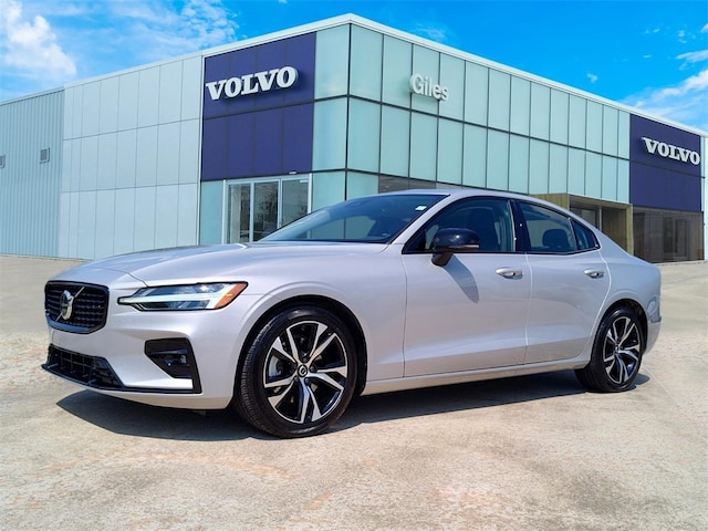 2024 Volvo S60 B5 Core Dark Sedan