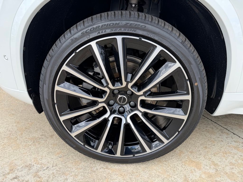 2026 Volvo XC90 Plus - Photo 10