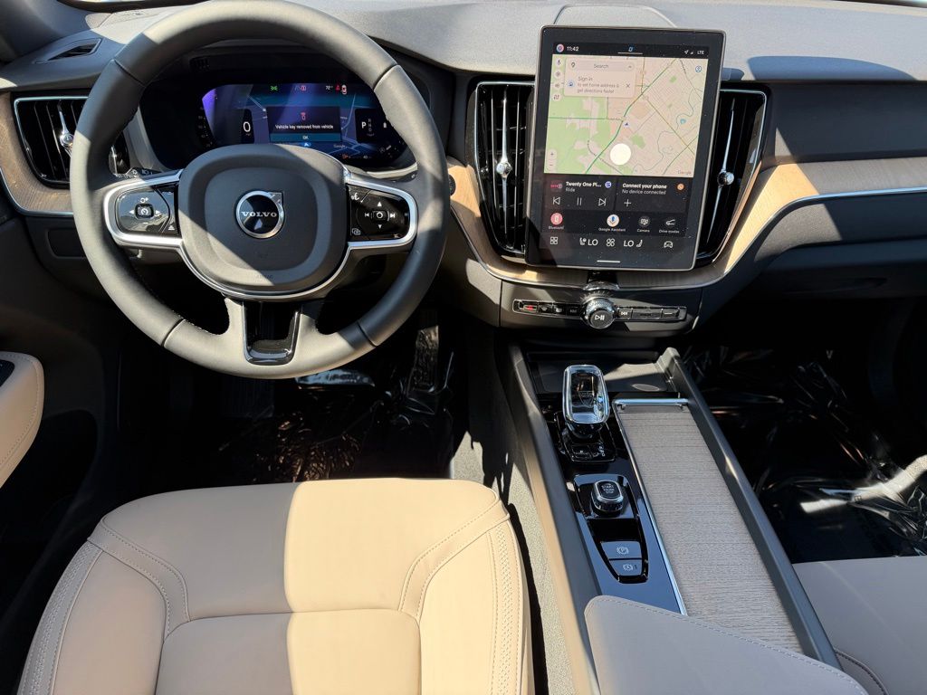 2026 Volvo XC60 Plus - Photo 16