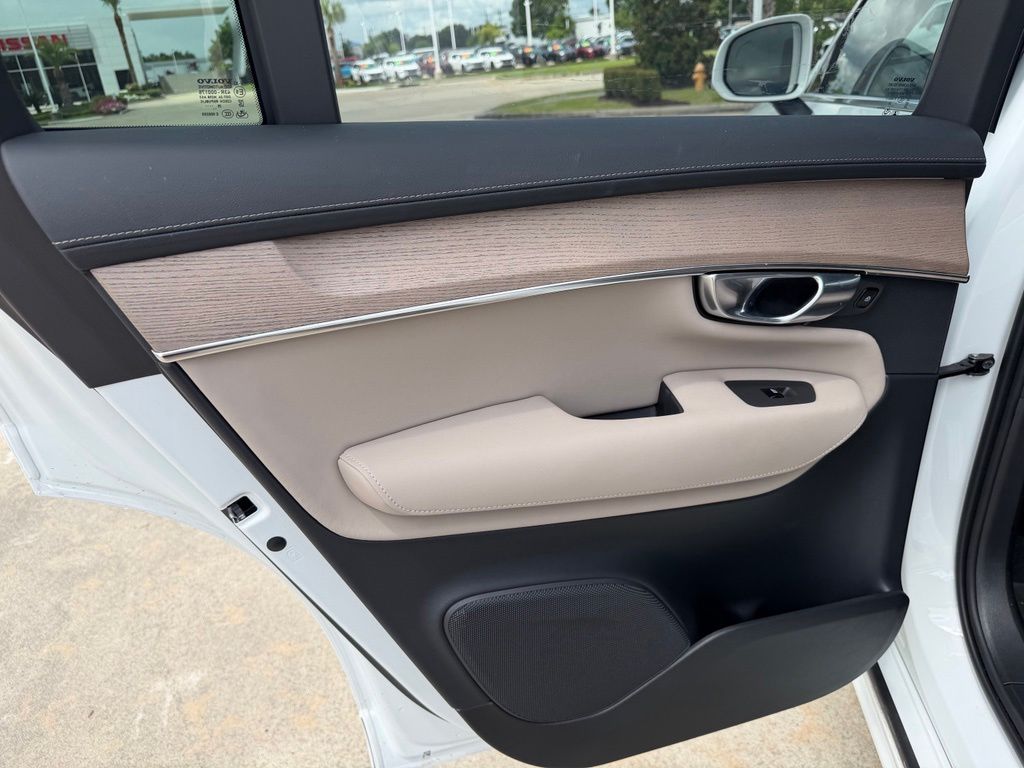 2026 Volvo XC90 Plus - Photo 14