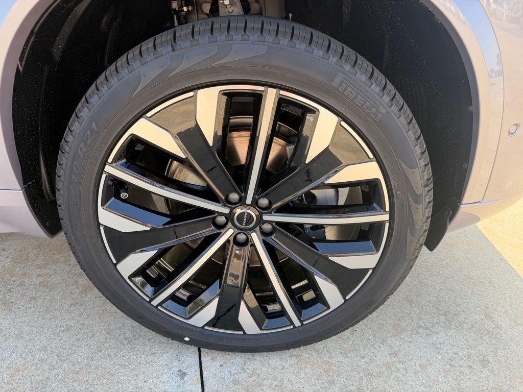 2026 Volvo XC90 Plus - Photo 10