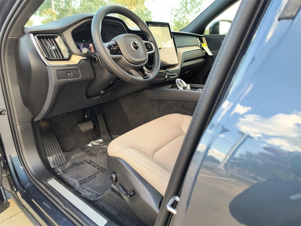 2026 Volvo XC60 B5 Plus photo 2