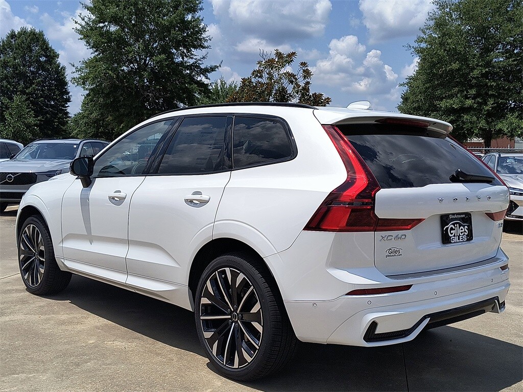2026 Volvo XC60 B5 photo 3