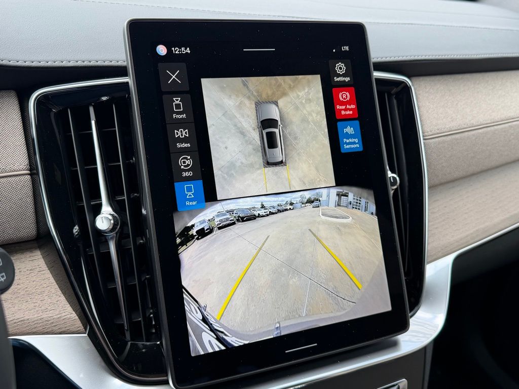 2026 Volvo XC90 Plus - Photo 21