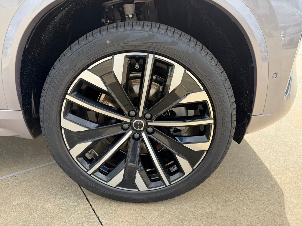 2026 Volvo XC90 Plus - Photo 10