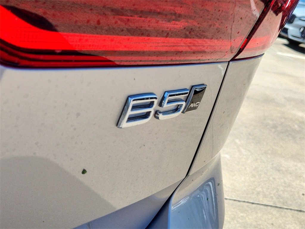 New 2026 Volvo XC60 B5 Plus SUV