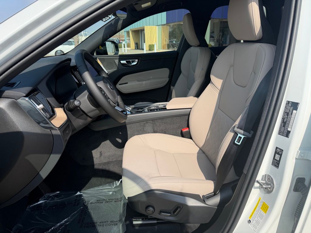2026 Volvo XC60 Core - Photo 11
