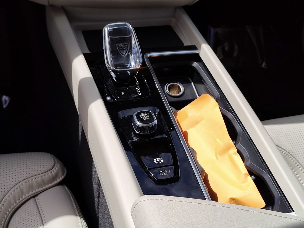 2026 Volvo XC60 Ultra - Photo 12