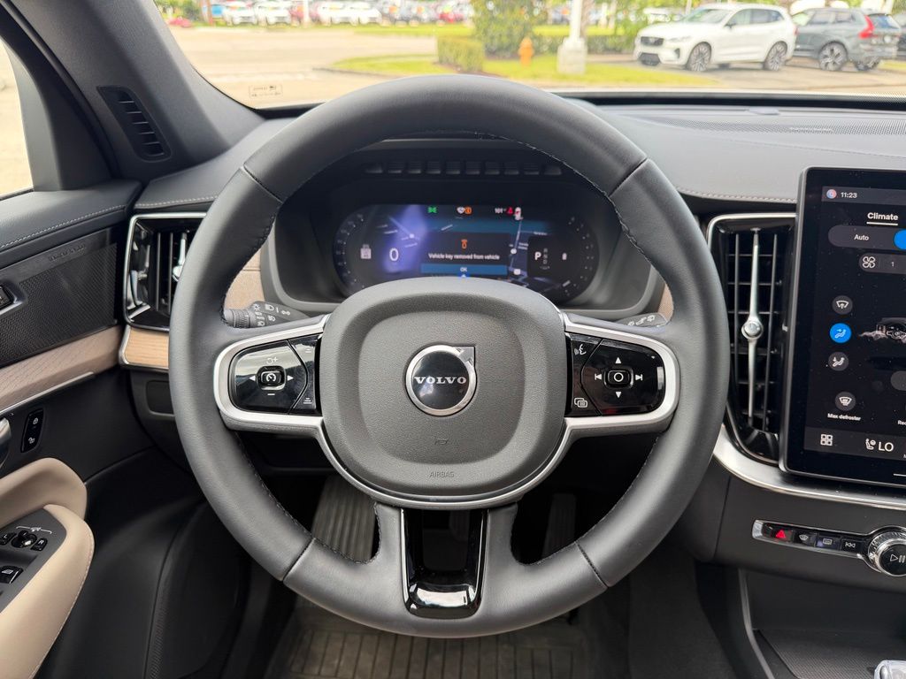 2026 Volvo XC90 Plus - Photo 17