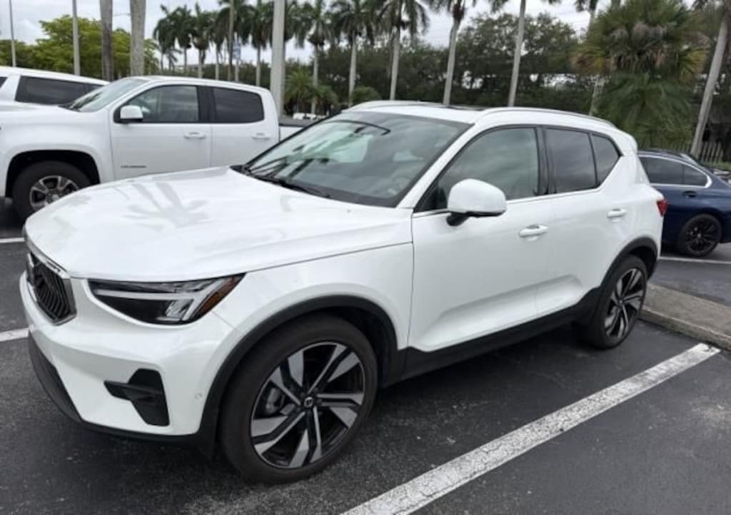 Used 2023 Volvo XC40 B4 FWD Plus Bright SUV