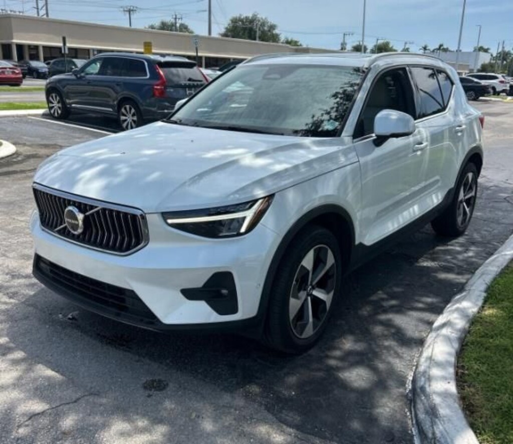 Used 2024 Volvo XC40 B5 Plus Bright SUV