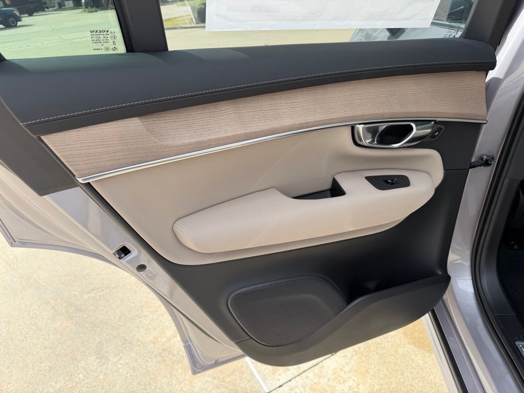 2026 Volvo XC90 Plus - Photo 15