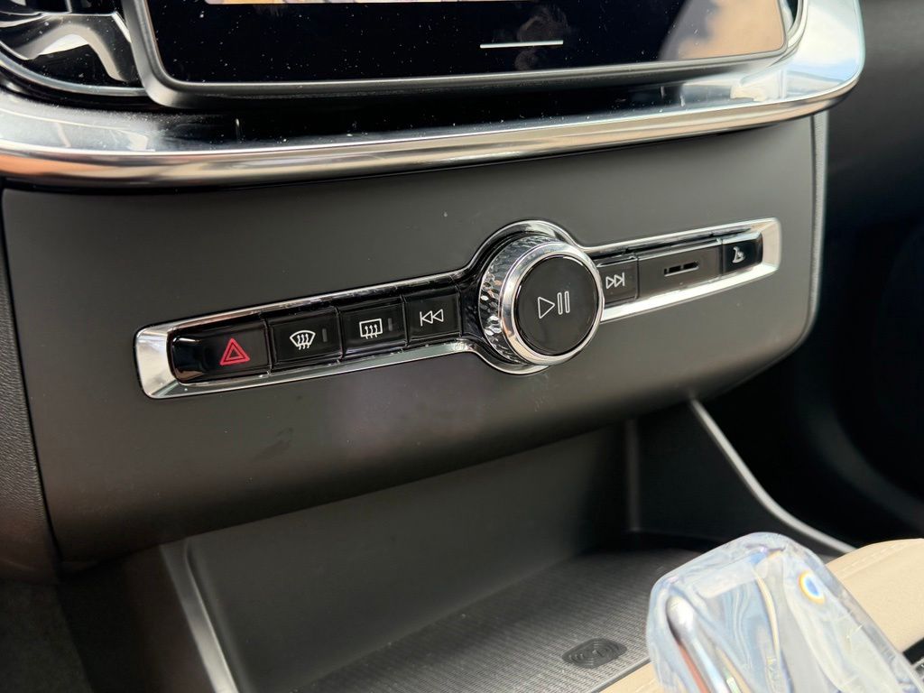 2026 Volvo XC90 Plus - Photo 21