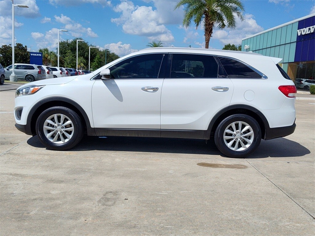2017 Kia Sorento LX photo 2