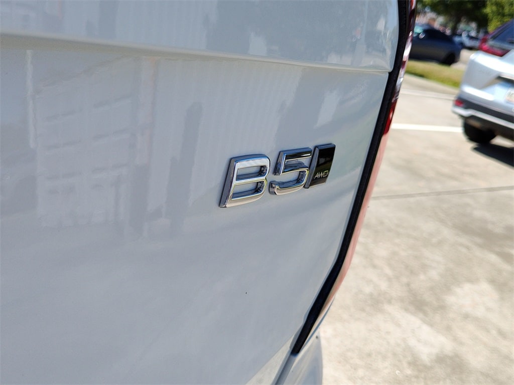 New 2026 Volvo XC90 B5 Core SUV