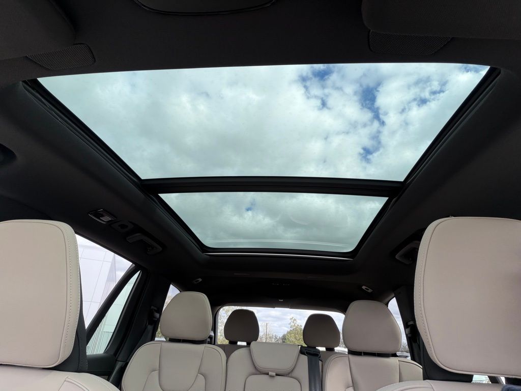 2026 Volvo XC90 Plus - Photo 24
