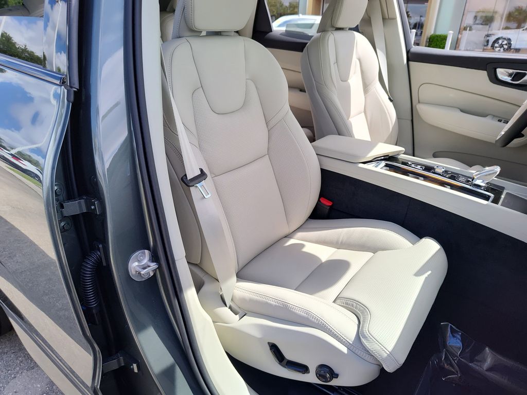 2026 Volvo XC60 Ultra - Photo 16