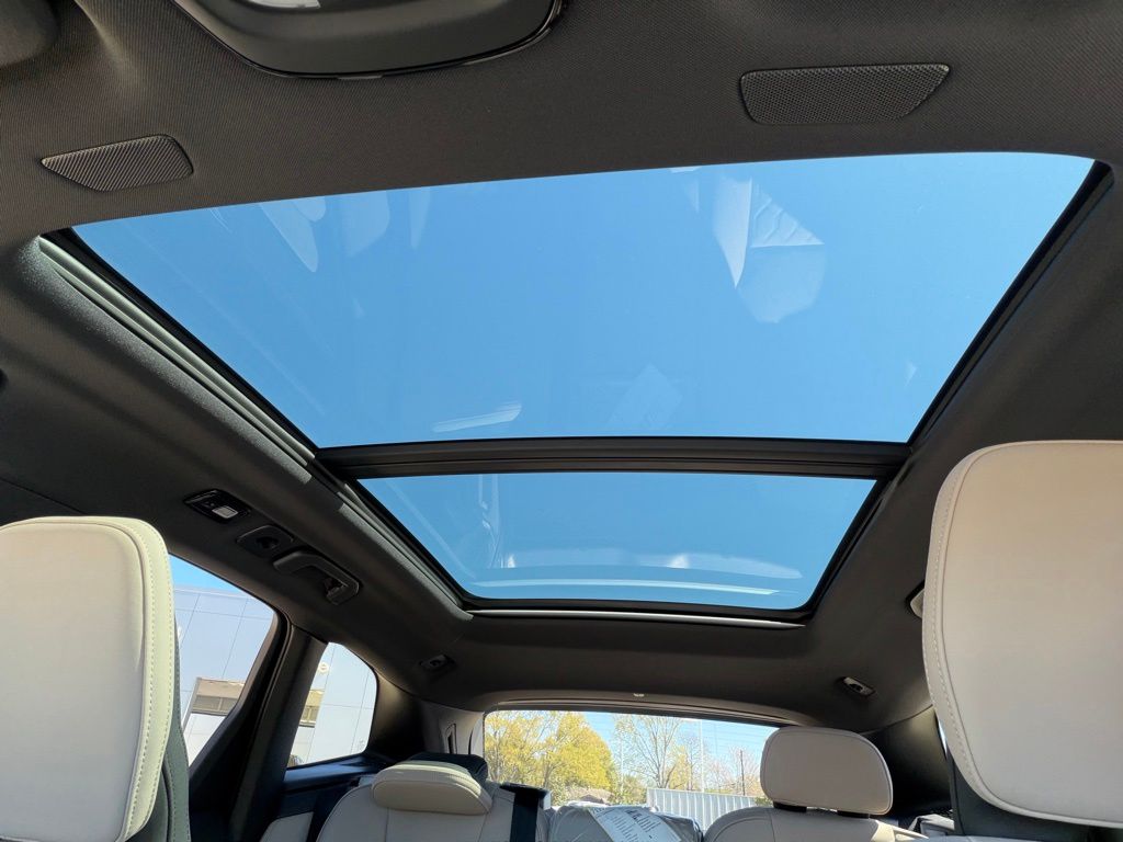 2026 Volvo XC60 Plus - Photo 23