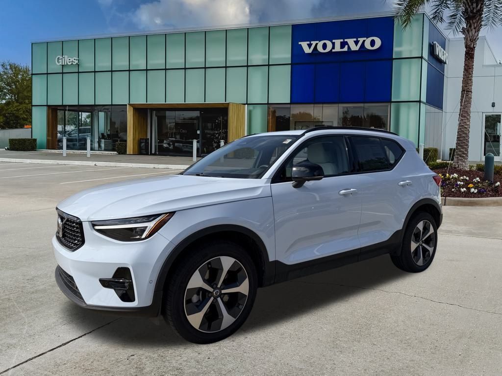 2026 Volvo XC40 Plus's photo