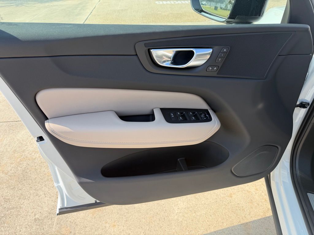 2026 Volvo XC60 Core - Photo 13