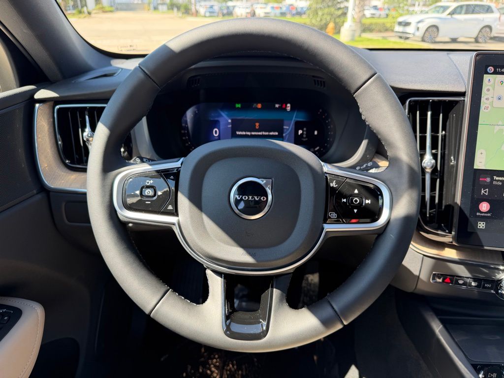2026 Volvo XC60 Plus - Photo 18