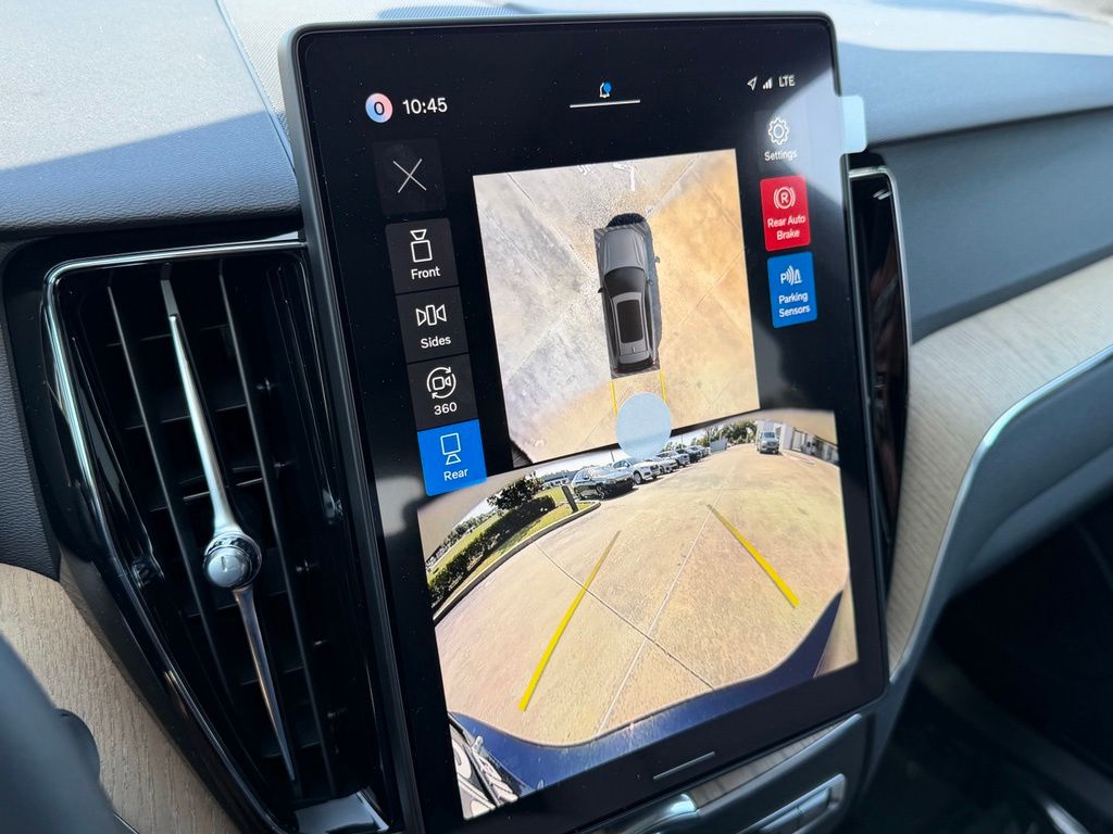 2026 Volvo XC60 Plus - Photo 21