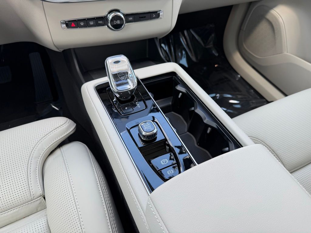 2026 Volvo XC90 Ultra - Photo 17