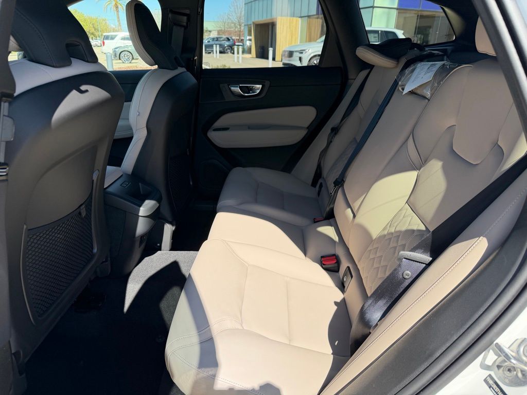 2026 Volvo XC60 Plus - Photo 14