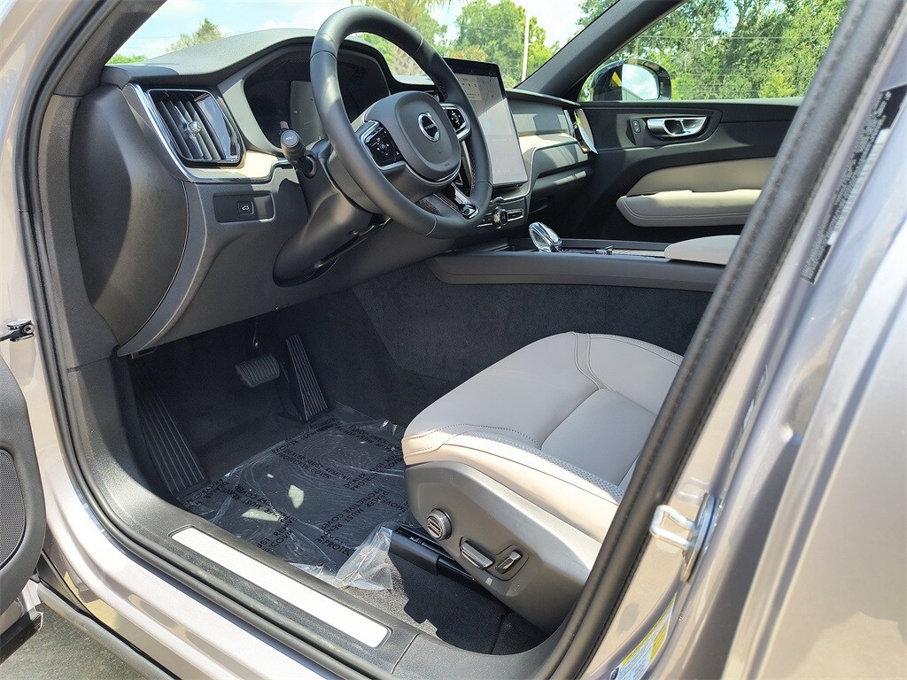2026 Volvo XC60 B5 Plus photo 2