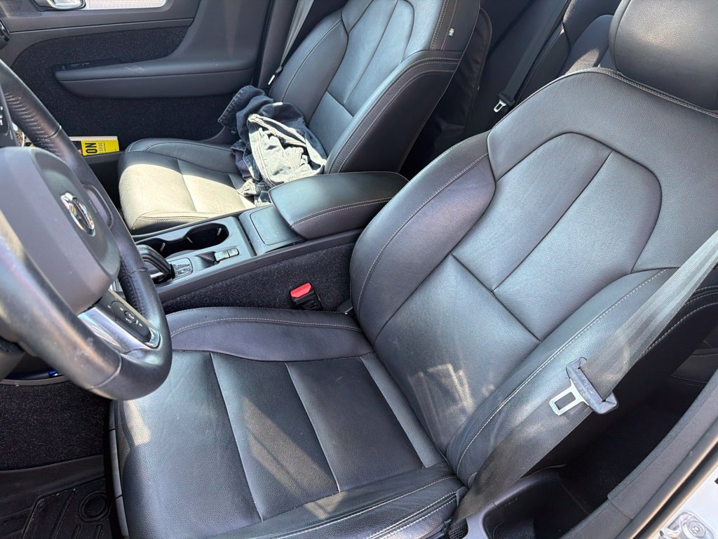 Used 2021 Volvo XC40 T5 Momentum SUV