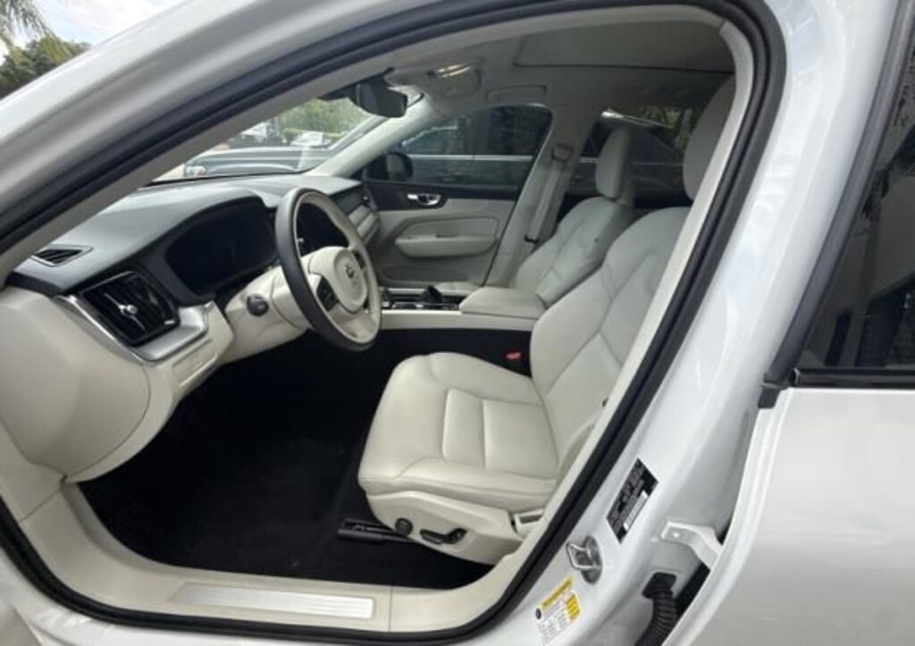 Used 2025 Volvo XC60 B5 Core SUV