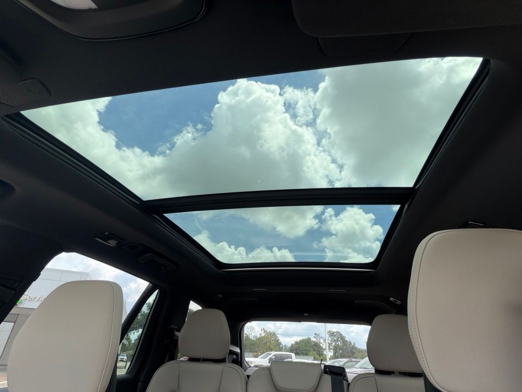 2026 Volvo XC90 Plus - Photo 23