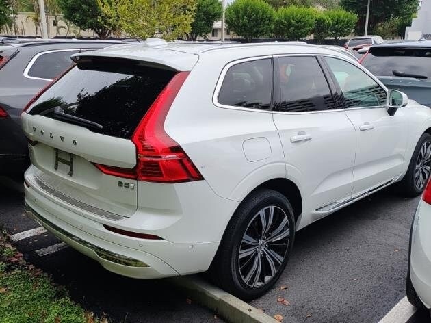 2023 Volvo XC60 B5 Plus photo 3