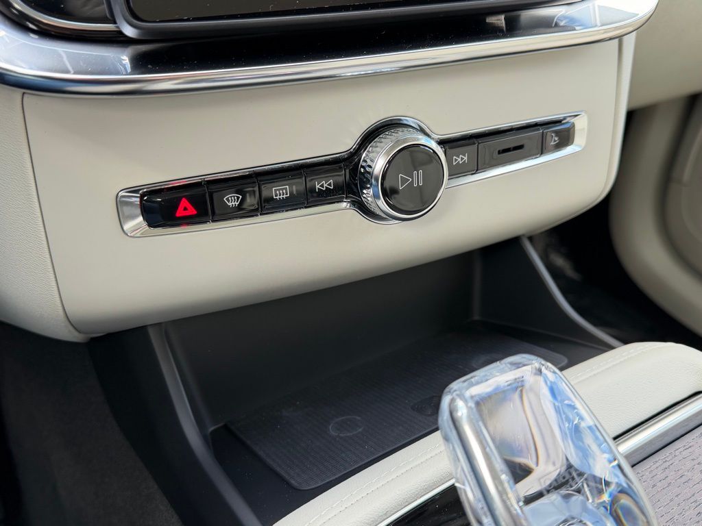 2026 Volvo XC90 Ultra - Photo 22