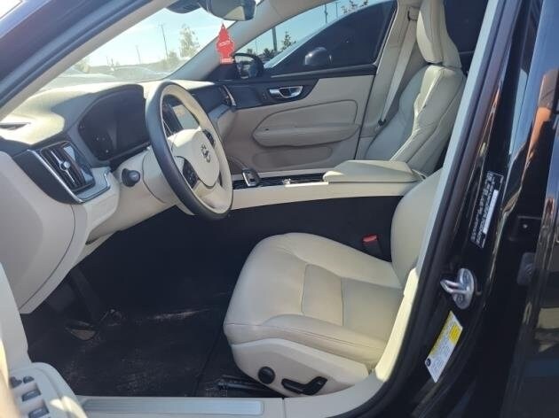 2024 Volvo S60 B5 Plus photo 3