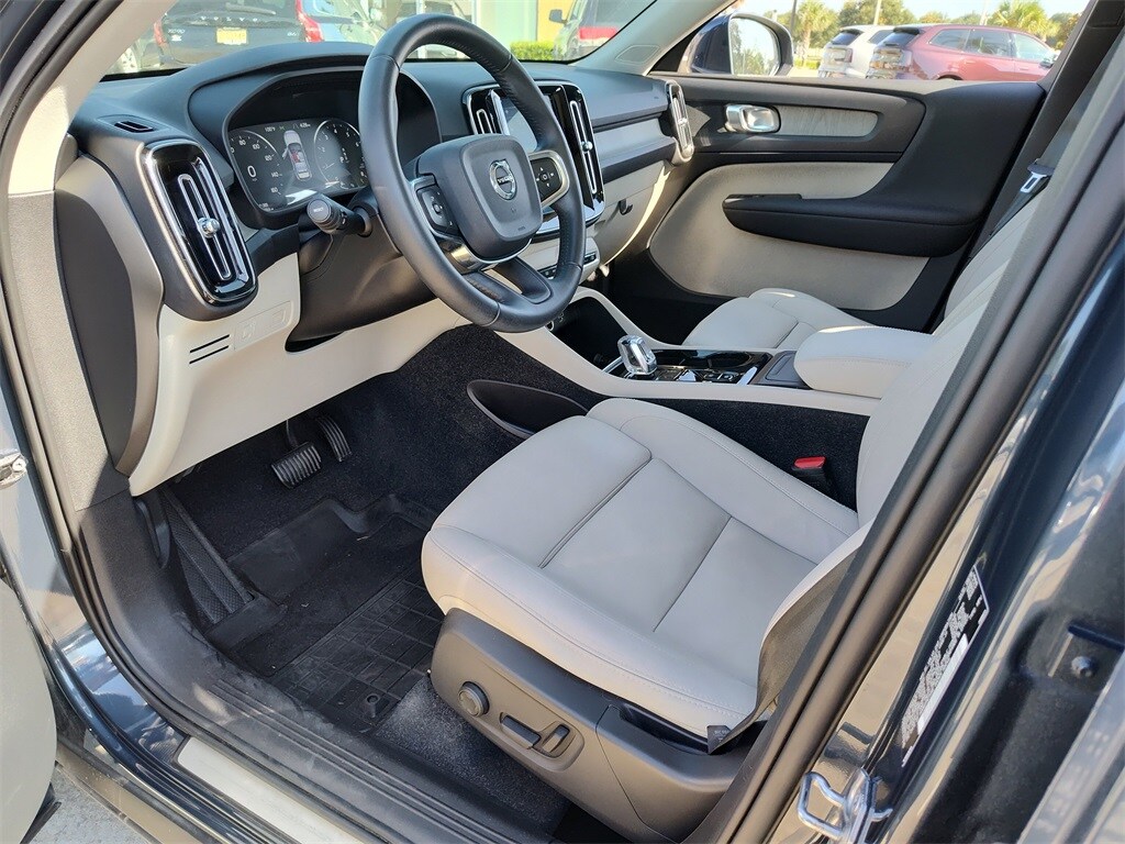 2020 Volvo XC40 T5 Inscription photo 2