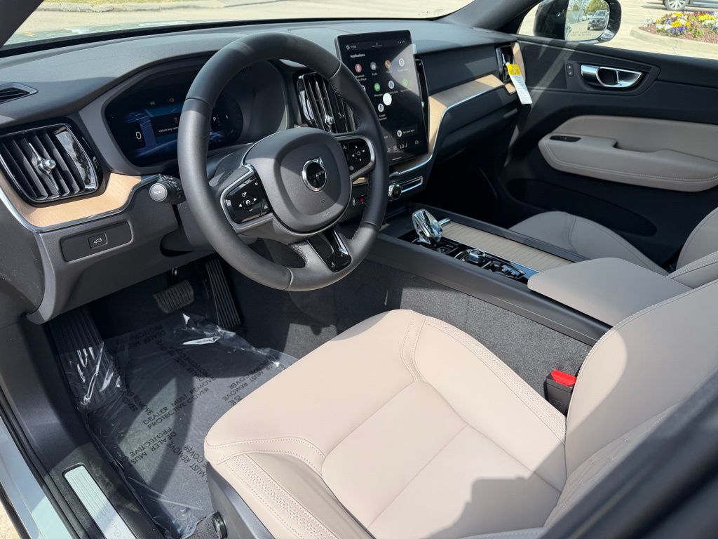 2026 Volvo XC60 Plus - Photo 12