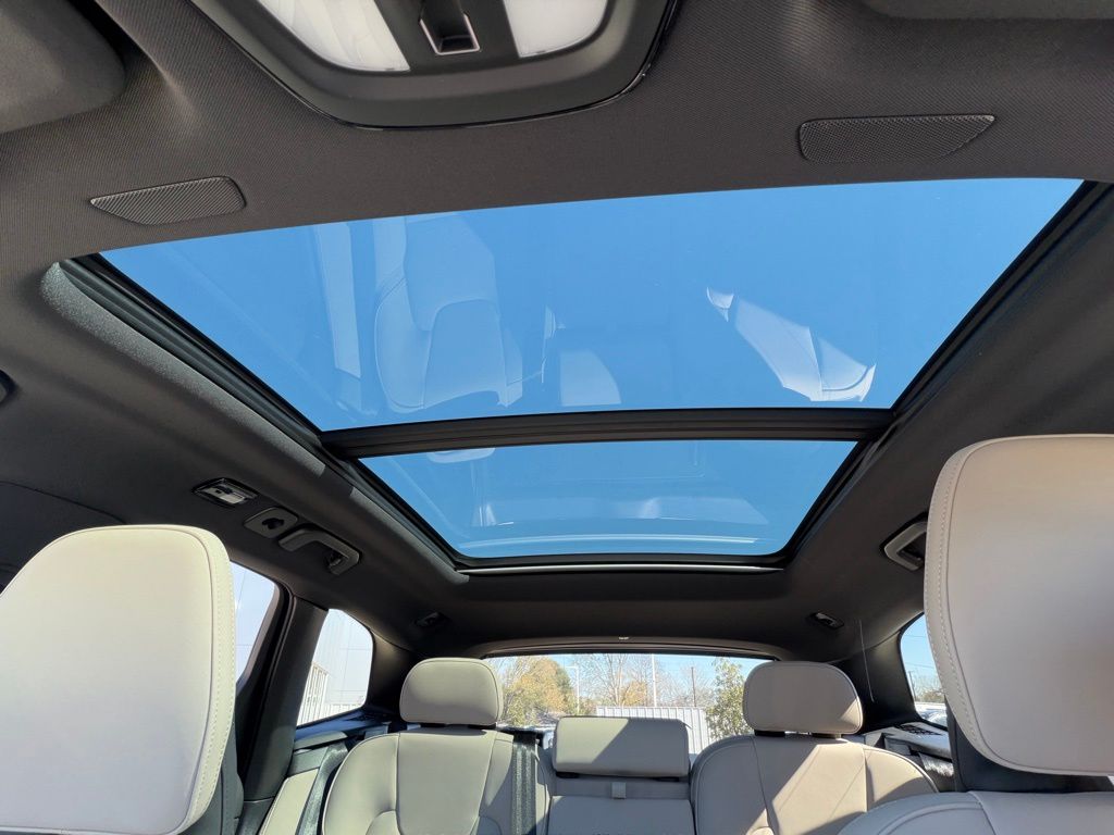 2026 Volvo XC60 Plus - Photo 22
