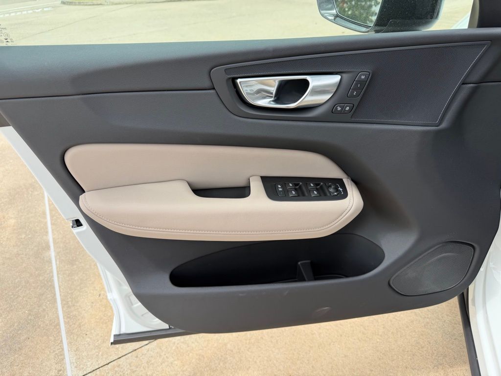 2026 Volvo XC60 Core - Photo 13