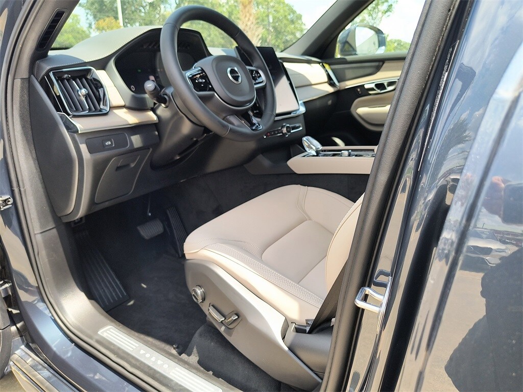 2026 Volvo XC90 Plus photo 2