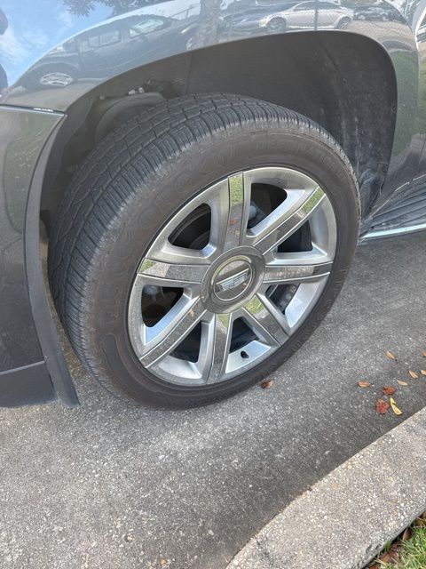 2019 Cadillac Escalade Premium Luxury photo 3