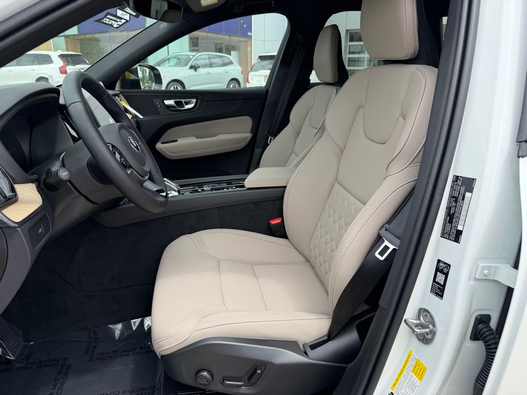 2026 Volvo XC60 Core - Photo 11