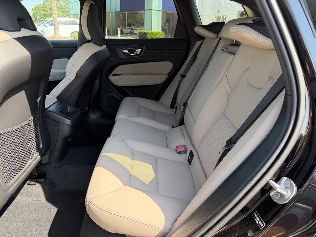 2026 Volvo XC60 Plus - Photo 14