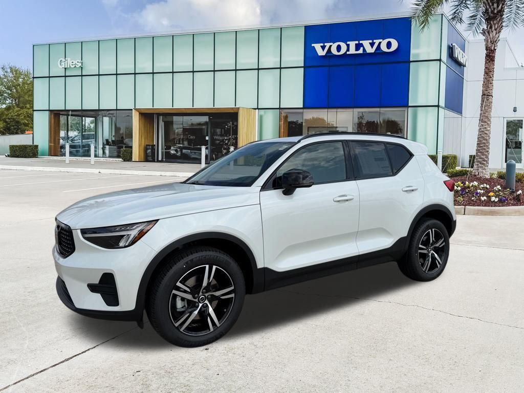 2026 Volvo XC40 SUV 