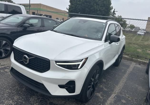 2023 Volvo XC40