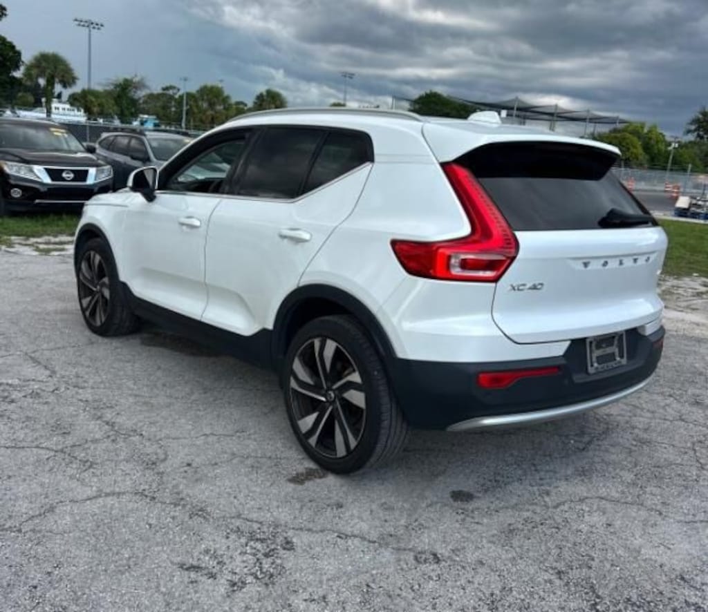 Used 2023 Volvo XC40 B5 AWD Ultimate Bright SUV