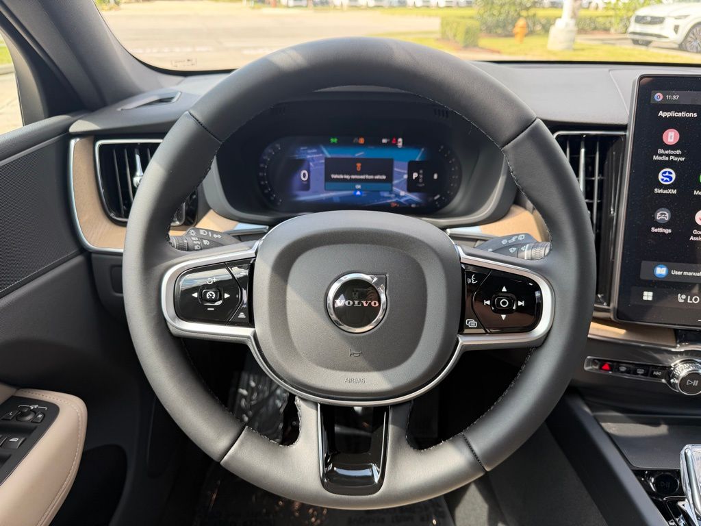 2026 Volvo XC60 Plus - Photo 18