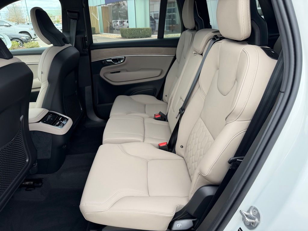 2026 Volvo XC90 Plus - Photo 14