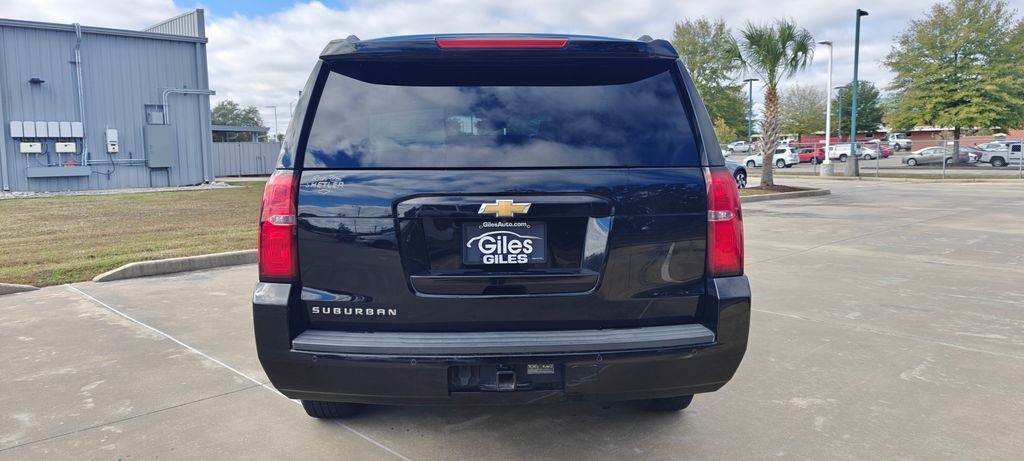2018 Chevrolet Suburban LT photo 4