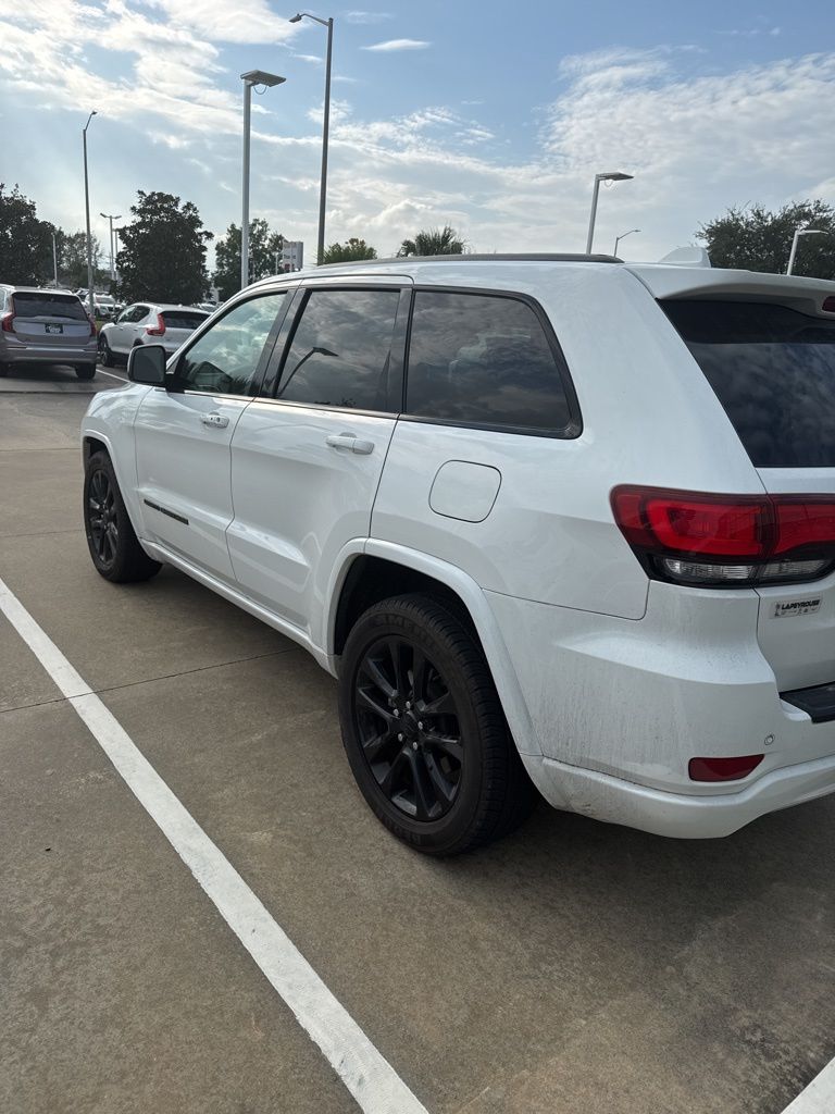 2021 Jeep Grand Cherokee Laredo X photo 2